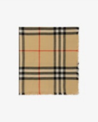 Burberry High Summer 2025 Campaign featuring a Check Scarf